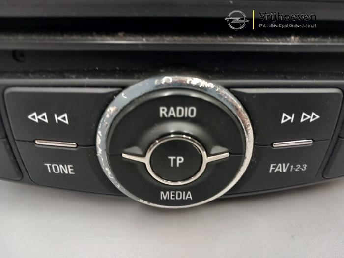 Radio module van een Opel Adam 1.0 Ecotec 12V SIDI Turbo 2014