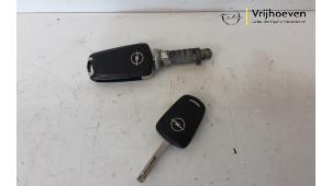 Gebruikte Kontaktslot + Sleutel Opel Zafira (M75) 2.2 16V Direct Ecotec Prijs € 40,00 Margeregeling aangeboden door Autodemontage Vrijhoeven B.V.