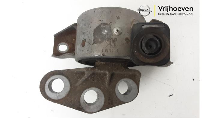 Gebruikte Motorsteun Opel Corsa E 1.0 SIDI Turbo 12V Prijs € 15,00 Margeregeling aangeboden door Autodemontage Vrijhoeven B.V.