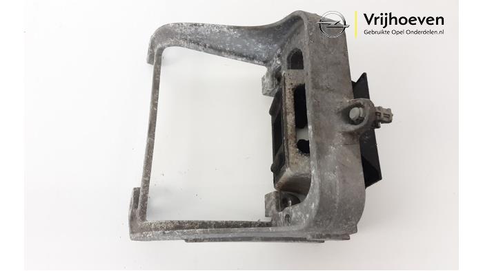 Gebruikte Motorsteun Opel Movano 2.3 CDTi 16V FWD Prijs € 90,75 Inclusief btw aangeboden door Autodemontage Vrijhoeven B.V.