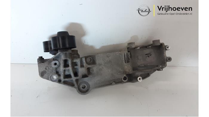 Gebruikte Dynamosteun boven Opel Movano 2.3 CDTi 16V FWD Prijs € 60,50 Inclusief btw aangeboden door Autodemontage Vrijhoeven B.V.