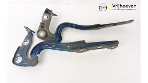 Gebruikte Motorkap Scharnier Opel Astra K Sports Tourer 1.2 Turbo 12V Prijs € 30,00 Margeregeling aangeboden door Autodemontage Vrijhoeven B.V.