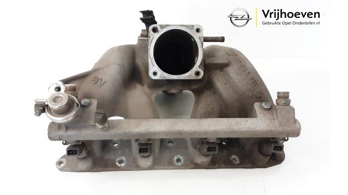 Gebruikte Inlaatspruitstuk Opel VX 220 2.0 16V Turbo Prijs € 100,00 Margeregeling aangeboden door Autodemontage Vrijhoeven B.V.