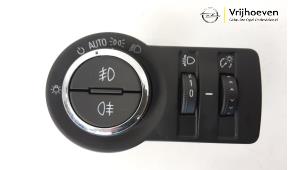 Gebruikte Licht Schakelaar Opel Cascada 1.6 Turbo 16V Prijs € 25,00 Margeregeling aangeboden door Autodemontage Vrijhoeven B.V.