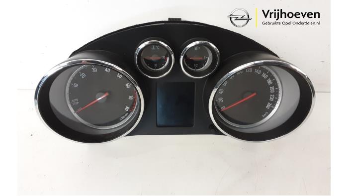Instrumentenpaneel van een Opel Cascada 1.6 Turbo 16V 2015