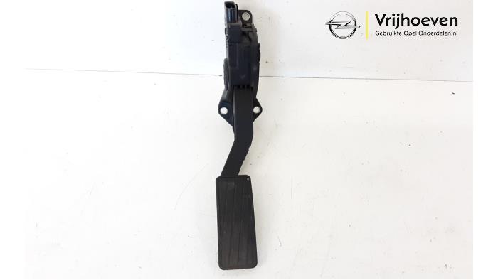 Gaspedaal van een Opel Agila (B) 1.2 16V 2009