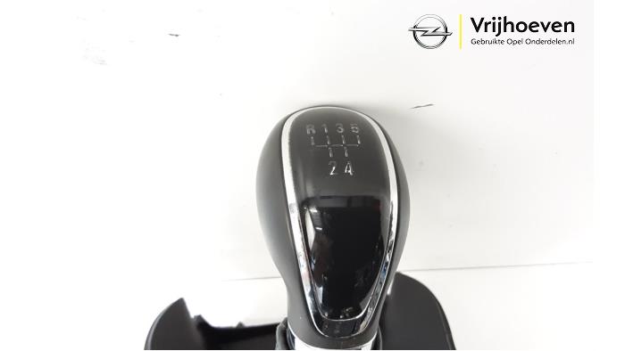 Versnellingspook van een Opel Meriva 1.4 16V Ecotec 2015