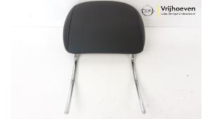 Gebruikte Hoofdsteun Opel Omega B (25/26/27) 2.2 16V Prijs € 25,00 Margeregeling aangeboden door Autodemontage Vrijhoeven B.V.