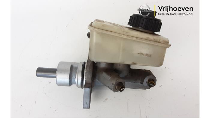 Gebruikte Hoofdremcilinder Opel Omega B (25/26/27) 2.2 16V Prijs € 30,00 Margeregeling aangeboden door Autodemontage Vrijhoeven B.V.