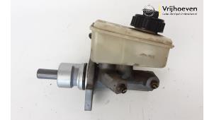 Gebruikte Hoofdremcilinder Opel Omega B (25/26/27) 2.2 16V Prijs € 30,00 Margeregeling aangeboden door Autodemontage Vrijhoeven B.V.