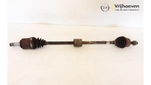 Gebruikte Homokineetas rechts-voor Opel Corsa D 1.2 16V Prijs € 20,00 Margeregeling aangeboden door Autodemontage Vrijhoeven B.V.