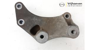 Gebruikte Motorrubber Opel Corsa D 1.2 16V Prijs € 10,00 Margeregeling aangeboden door Autodemontage Vrijhoeven B.V.