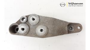 Gebruikte Motorrubber Opel Corsa E 1.6 OPC Turbo 16V Prijs € 15,00 Margeregeling aangeboden door Autodemontage Vrijhoeven B.V.