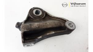 Gebruikte Motorrubber Opel Corsa E 1.6 OPC Turbo 16V Prijs € 10,00 Margeregeling aangeboden door Autodemontage Vrijhoeven B.V.
