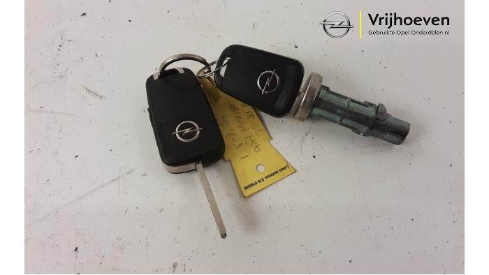 Sleutel+Contactslot van een Opel Meriva 1.4 Turbo 16V Ecotec 2012