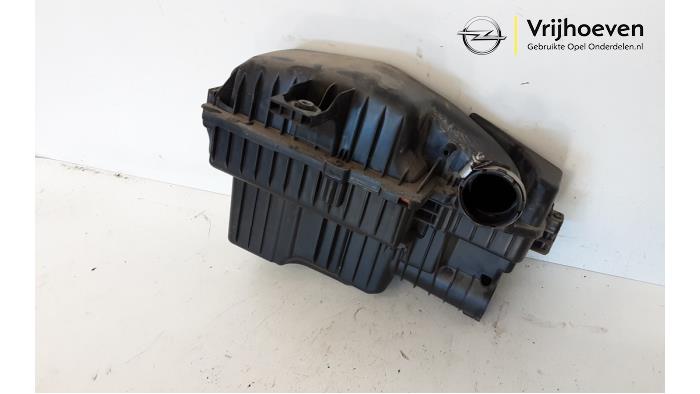 Gebruikte Luchtfilterhuis Opel Corsa F (UB/UH/UP) 1.2 12V 75 Prijs € 30,00 Margeregeling aangeboden door Autodemontage Vrijhoeven B.V.