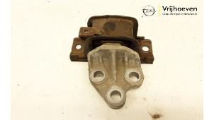 Gebruikte Motorrubber Opel Corsa E 1.6 OPC Turbo 16V Prijs € 20,00 Margeregeling aangeboden door Autodemontage Vrijhoeven B.V.