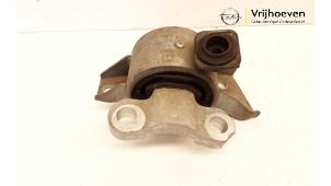 Gebruikte Motorrubber Opel Corsa E 1.6 OPC Turbo 16V Prijs € 20,00 Margeregeling aangeboden door Autodemontage Vrijhoeven B.V.