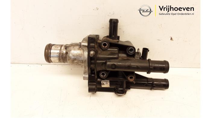 Gebruikte Thermostaathuis Opel Corsa D 1.6i OPC 16V Turbo Prijs € 75,00 Margeregeling aangeboden door Autodemontage Vrijhoeven B.V.