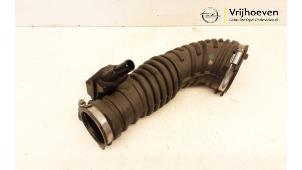 Gebruikte Aanzuigslang Lucht Opel Astra K 1.4 Turbo 16V Prijs € 30,00 Margeregeling aangeboden door Autodemontage Vrijhoeven B.V.