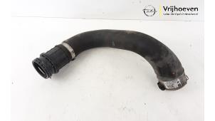 Gebruikte Intercooler Slang Opel Astra K 1.0 SIDI Turbo 12V Prijs € 30,00 Margeregeling aangeboden door Autodemontage Vrijhoeven B.V.