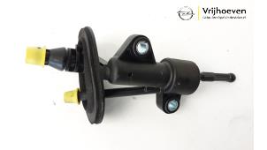 Gebruikte Koppeling Hoofd Cilinder Opel Corsa D 1.4 16V Twinport Prijs € 25,00 Margeregeling aangeboden door Autodemontage Vrijhoeven B.V.