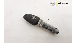 Gebruikte Kontaktslot + Sleutel Opel Corsa D 1.3 CDTi 16V ecoFLEX Prijs € 25,00 Margeregeling aangeboden door Autodemontage Vrijhoeven B.V.