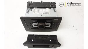 Gebruikte Radio module Opel Corsa D 1.6i OPC 16V Turbo Prijs € 50,00 Margeregeling aangeboden door Autodemontage Vrijhoeven B.V.