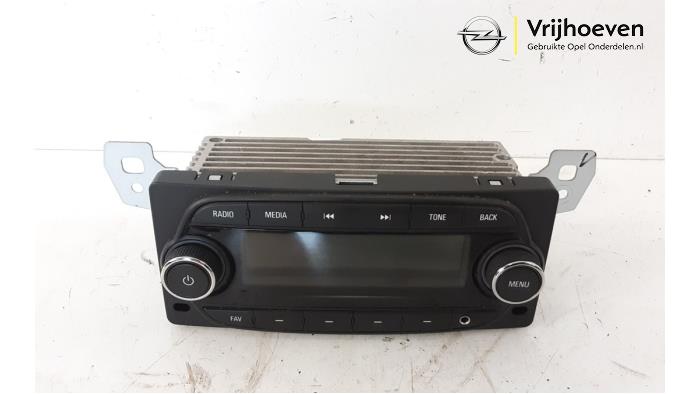Gebruikte Radio module Opel Karl 1.0 12V Prijs € 80,00 Margeregeling aangeboden door Autodemontage Vrijhoeven B.V.