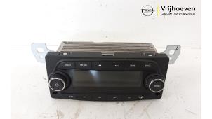 Gebruikte Radio module Opel Karl 1.0 12V Prijs € 100,00 Margeregeling aangeboden door Autodemontage Vrijhoeven B.V.