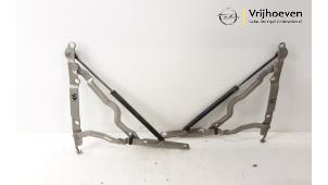 Gebruikte Scharnier Achterklep Opel Omega B (25/26/27) 2.6 V6 24V Prijs € 25,00 Margeregeling aangeboden door Autodemontage Vrijhoeven B.V.