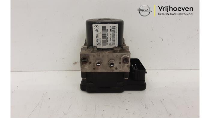 Gebruikte ABS Pomp Opel Astra J Sports Tourer (PD8/PE8/PF8) 1.6 Turbo 16V Prijs € 250,00 Margeregeling aangeboden door Autodemontage Vrijhoeven B.V.