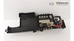 Gebruikte Zekeringkast Opel Insignia Sports Tourer 2.0 CDTI 16V 160 Ecotec Prijs € 20,00 Margeregeling aangeboden door Autodemontage Vrijhoeven B.V.