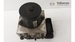 Gebruikte ABS Pomp Opel Insignia Sports Tourer 2.0 CDTI 16V 160 Ecotec Prijs € 50,00 Margeregeling aangeboden door Autodemontage Vrijhoeven B.V.