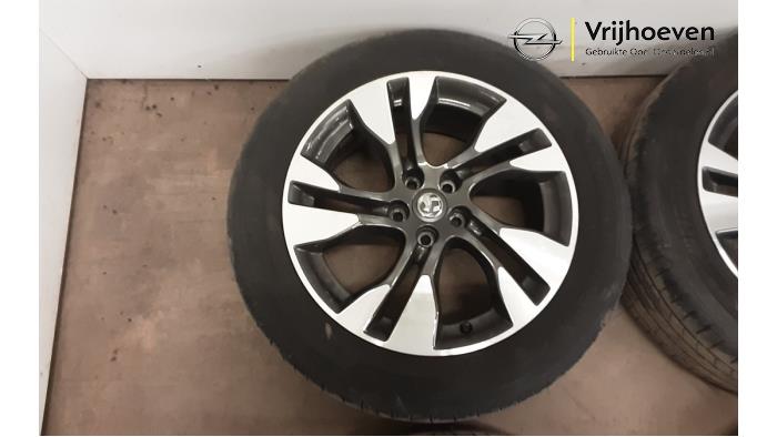 Velgen set + banden van een Opel Grandland/Grandland X 1.2 Turbo 12V 2019