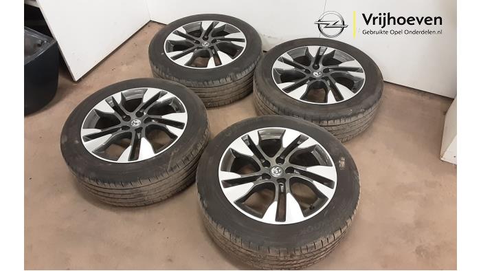Velgen set + banden van een Opel Grandland/Grandland X 1.2 Turbo 12V 2019