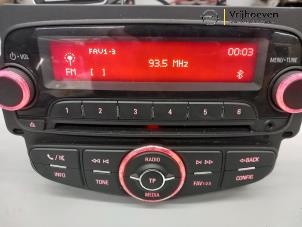 Gebruikte Radio CD Speler Opel Adam 1.2 16V Prijs € 50,00 Margeregeling aangeboden door Autodemontage Vrijhoeven B.V.