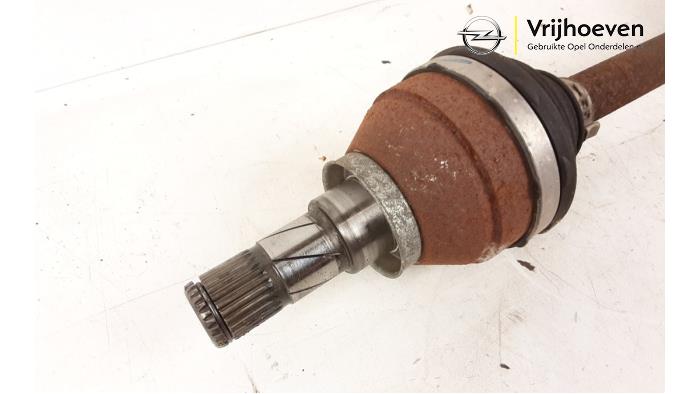 Aandrijfas links-voor van een Opel Astra K 1.4 Turbo 16V 2016