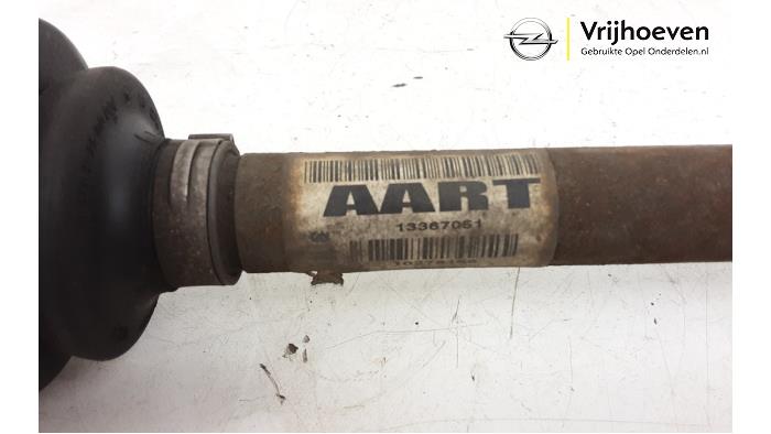 Aandrijfas links-voor van een Opel Astra K 1.4 Turbo 16V 2016
