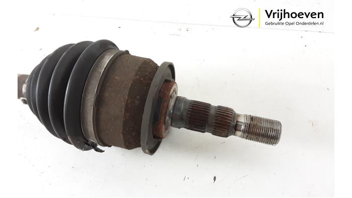 Aandrijfas links-voor van een Opel Astra K 1.4 Turbo 16V 2016