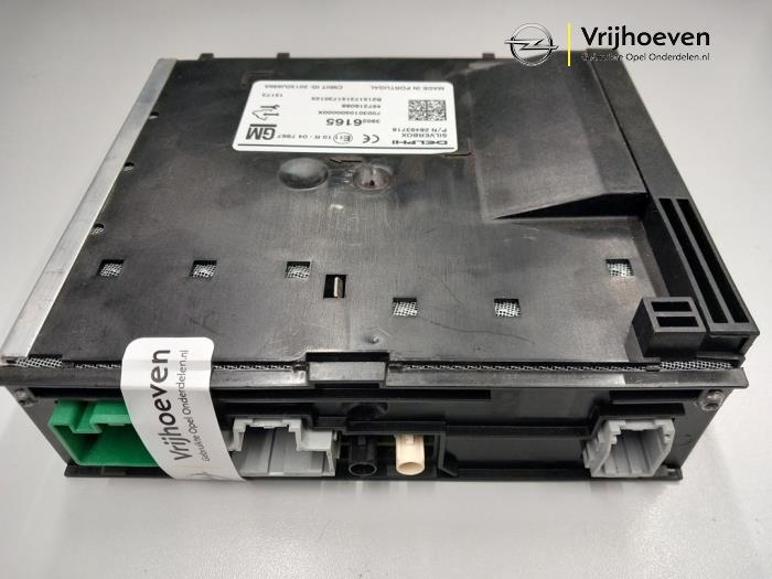 Gebruikte Radio module Opel Astra K Sports Tourer 1.6 CDTI 110 16V Prijs € 90,00 Margeregeling aangeboden door Autodemontage Vrijhoeven B.V.