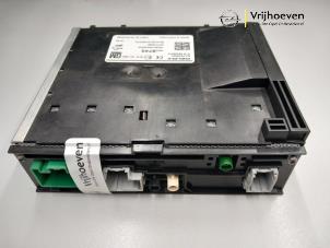 Gebruikte Radio module Opel Astra K 1.0 Turbo 12V Prijs € 90,00 Margeregeling aangeboden door Autodemontage Vrijhoeven B.V.