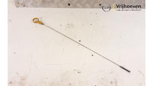 Gebruikte Peilstok Olie Opel Astra K 1.6 CDTI 110 16V Prijs € 10,00 Margeregeling aangeboden door Autodemontage Vrijhoeven B.V.