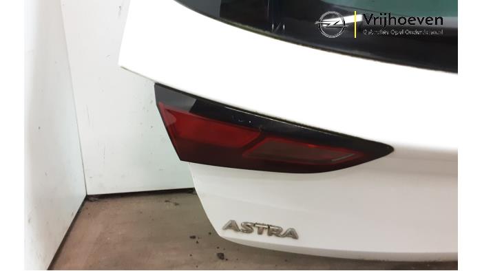 Achterklep van een Opel Astra K 1.0 SIDI Turbo 12V 2018