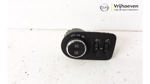 Gebruikte Licht Schakelaar Opel Astra K 1.0 SIDI Turbo 12V Prijs € 20,00 Margeregeling aangeboden door Autodemontage Vrijhoeven B.V.