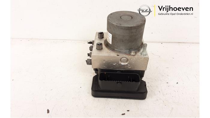 Gebruikte ABS Pomp Opel Crossland (X) 1.2 Turbo 12V Euro 6d-temp Prijs € 150,00 Margeregeling aangeboden door Autodemontage Vrijhoeven B.V.