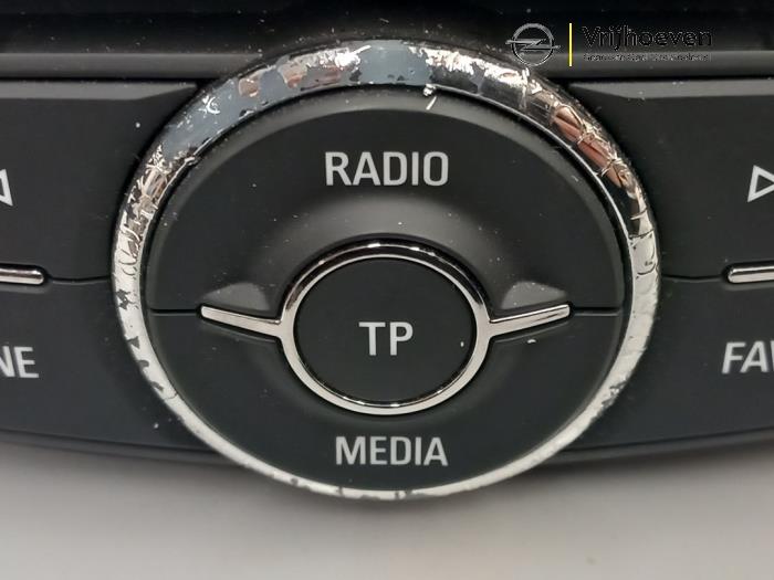 Radio module van een Opel Corsa E 1.4 16V 2015