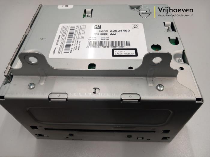 Gebruikte Radio module Opel Cascada 2.0 CDTI 16V Prijs € 80,00 Margeregeling aangeboden door Autodemontage Vrijhoeven B.V.