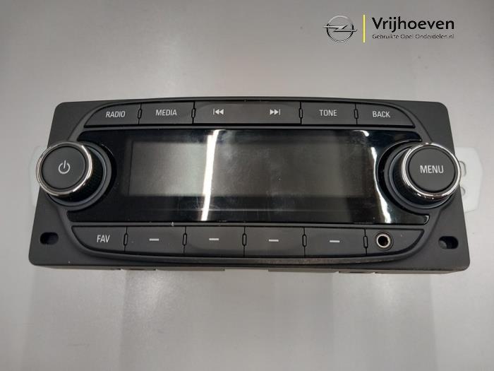 Gebruikte Radio module Opel Karl 1.0 12V Prijs € 80,00 Margeregeling aangeboden door Autodemontage Vrijhoeven B.V.