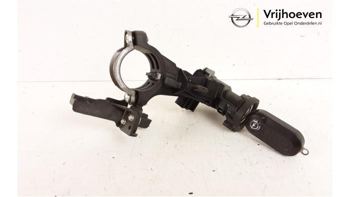 Sleutel+Contactslot van een Opel Combo 1.3 CDTI 16V ecoFlex 2016